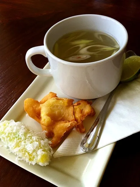 Nangka goreng, steamed tapioca and herbal tea|karen limさん