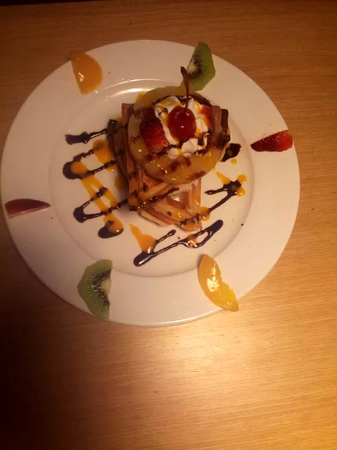 Around The World...ice cream and waffle with orange  souce and fruit topping|Julia Danielさん