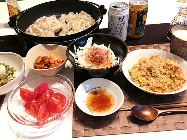 Snapdishの料理写真:今夜は手抜きっ！サラダ三種に大阪王将の餃子とチャーハン、、、、よなよなエールと前略〜と一緒に|gintanさん