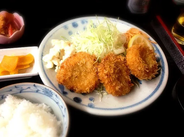 Snapdishの料理写真:ヒレカツ定食|naoko shimoshimbaraさん