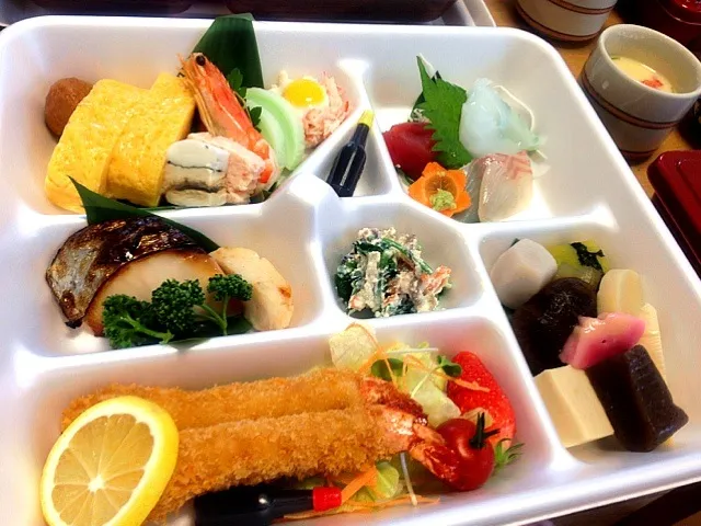 Snapdishの料理写真:魚城 仕出し弁当|まゆさん