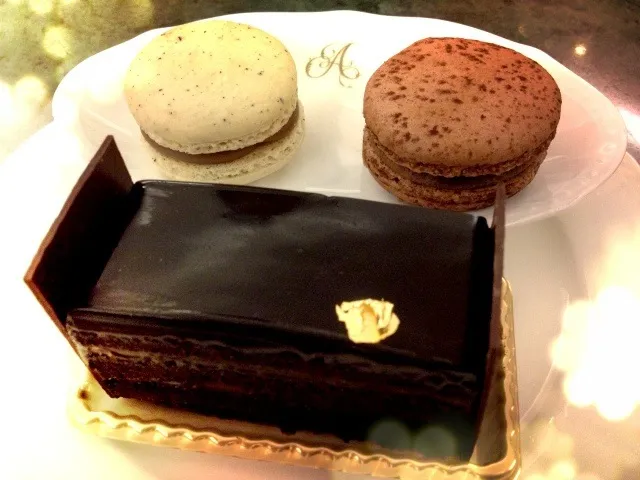 Snapdishの料理写真:Grand cru and Antoinette Macaroons, Versailles Chocolate Cake|AmeSabさん