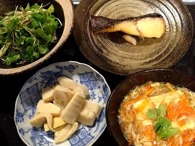 豆腐のホタテあんかけ、タケノコの山椒煮、ししとうとジャコのいろいろ薬味あえ|matsuura rikaさん