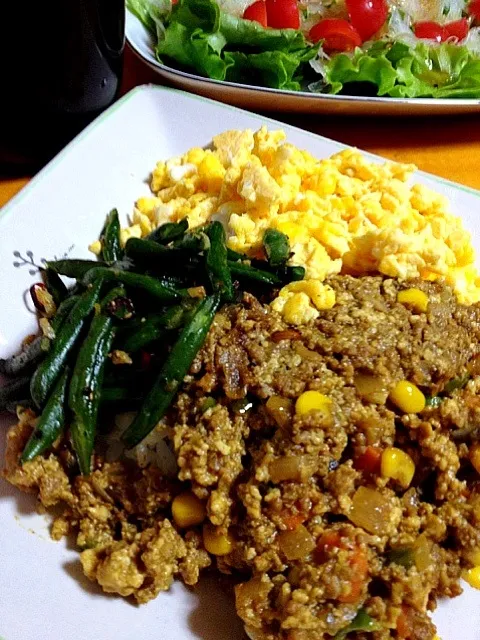 豆腐キーマカレーの三色丼|カウンター嬢さん