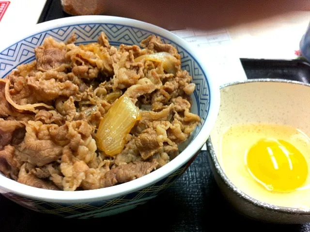 夜中に久々、吉野家牛丼280円|まえひろさん