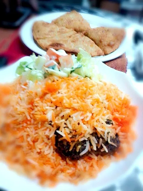 Snapdishの料理写真:Beef Biryani and Samosas|Candyさん