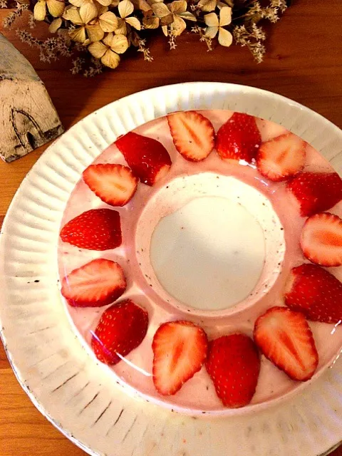 Snapdishの料理写真:イチゴのムース🍓|Yasukoさん