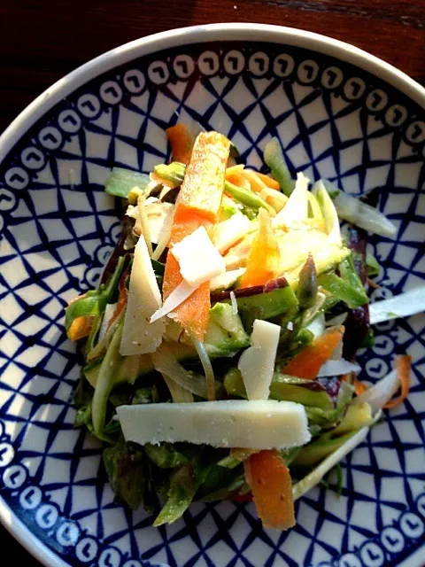 shaved asparagus carrot salad|Matthew Cashenさん