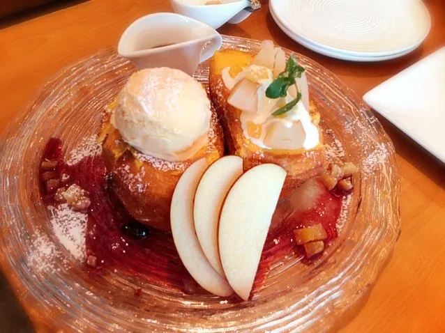 Snapdishの料理写真:French toast on top with canola ice cream, cream cheese, sliced apple, and strawberry sauce|PhUnGさん