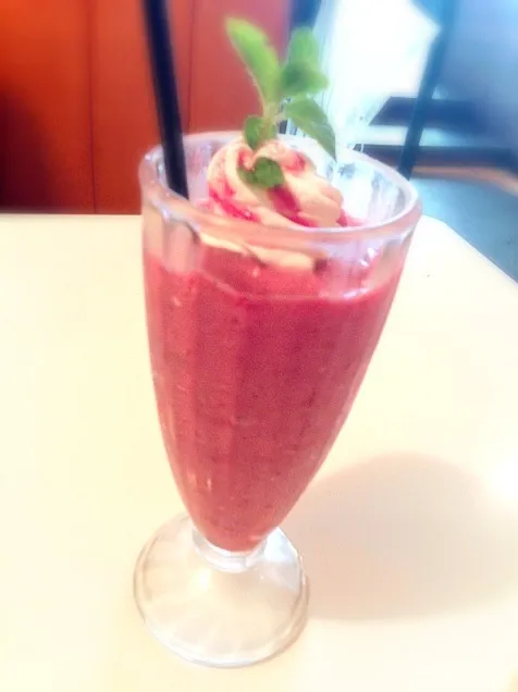 Quattro Berry Smoothie🍓クアトロ ベリー スムージー|🌈Ami🍻さん