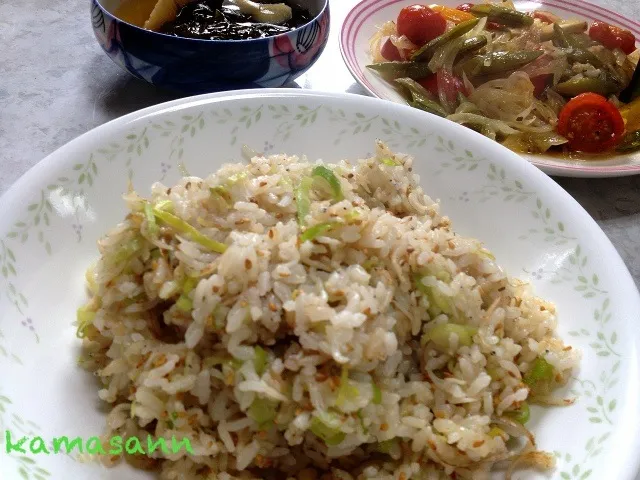 Snapdishの料理写真:まきちゃんの、シラスの炒飯|かまさん