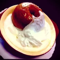 Snapdishの料理写真:焼きリンゴ🍎の生クリーム添え|あーくんさん