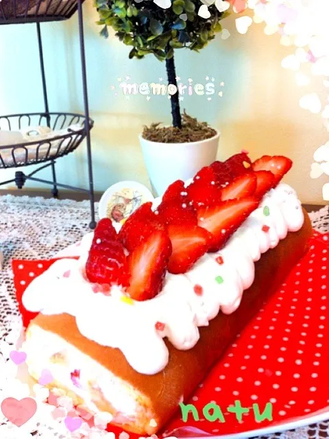 家族記念日❤ロールケーキ🍓|なつきさん