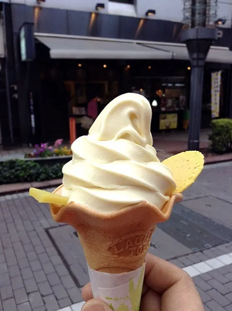 Snapdishの料理写真:芋ようかんソフトクリーム|ボールおかっさん