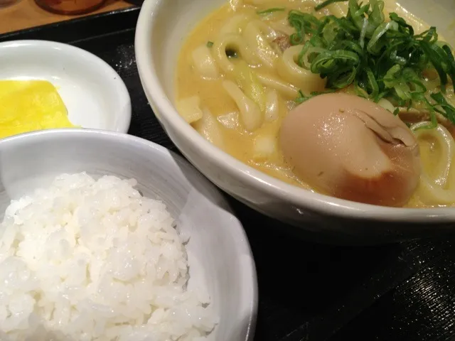 味付け玉子カレーうどんを頂きました。|momongatomoさん