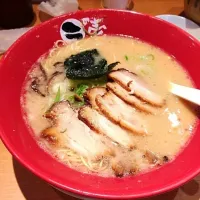 Snapdishの料理写真:とんこつラーメン|よこけんさん