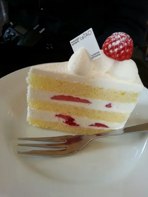 Snapdishの料理写真:strawberry shortcake at Le Tao at Otaru|suzeさん