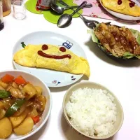 鶏じゃが♡野菜オムレツ♡きのここ肉巻き♡ご飯|naomiさん