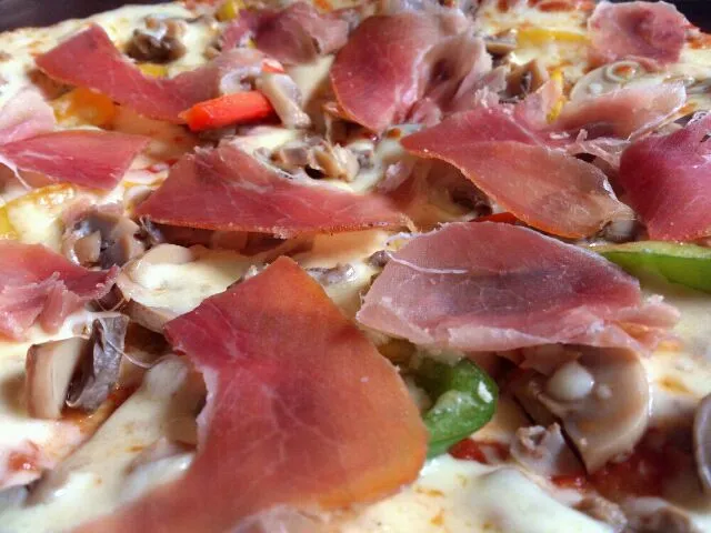 Prosciutto with Mushrooms Pizza|JeiFerさん