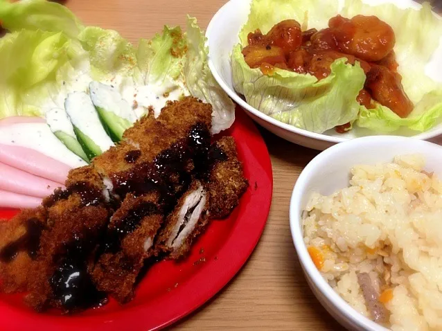 今夜はチーズイン豚カツとエビチリと炊き込みご飯(*^^*)|Yokoさん