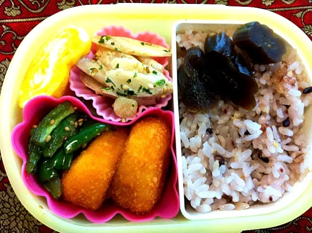 Snapdishの料理写真:コーンクリームコロッケと牛蒡サラダ弁当|もえさん