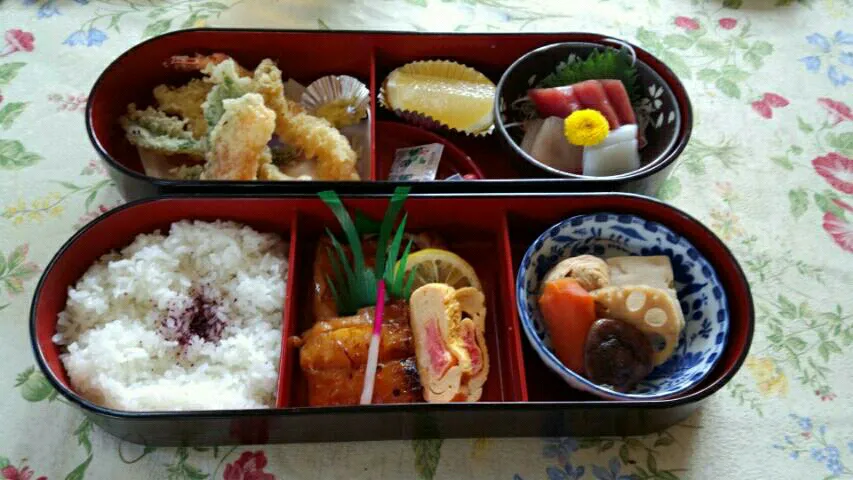 若駒　二段重のお弁当|ｋｚｓｙｋさん