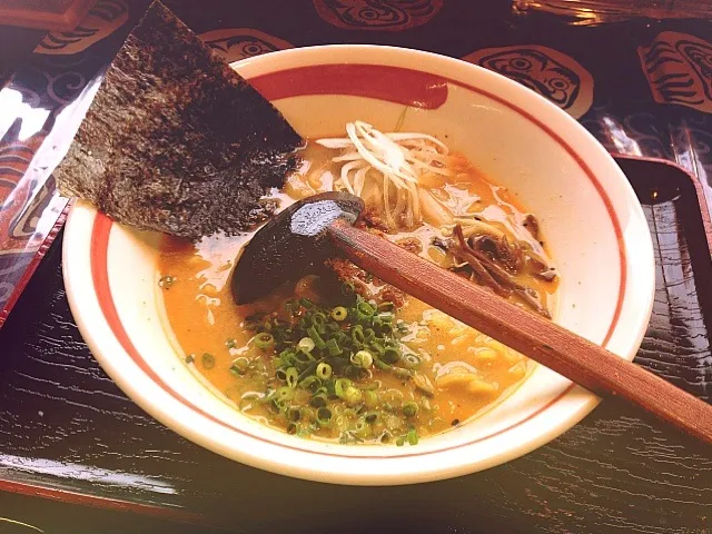 Snapdishの料理写真:山んラーメン 担々麺|えーげんさん