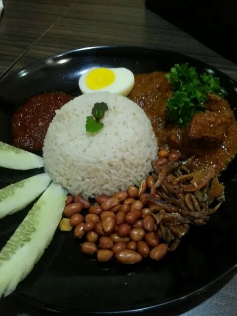 Nasi Lemak with Beef Rendang|Mrs BNazさん