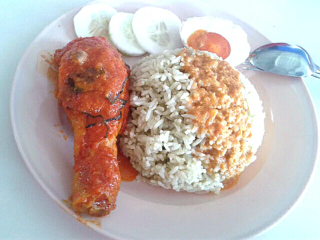 pandan rice with tomyam drumstick|Derbie Wongさん