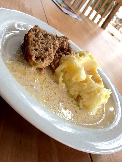 Meatloaf with mashed potatoes|ozzy sparaさん