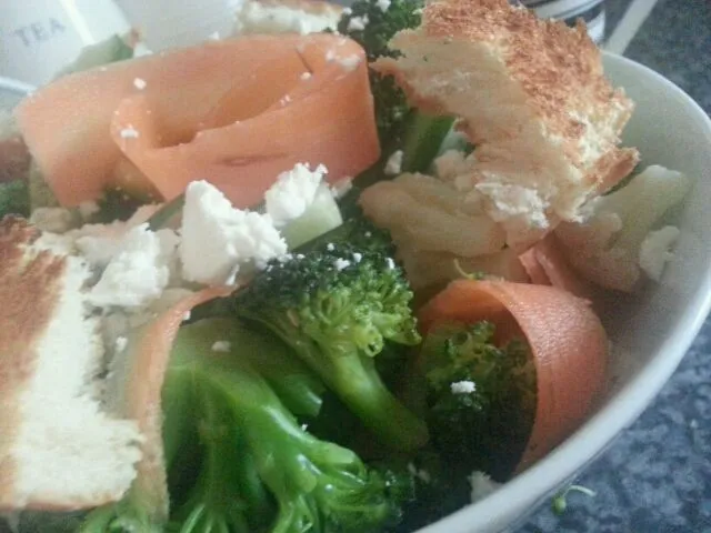 Snapdishの料理写真:vegetable feta salad|alicia sinclairさん