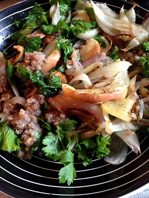 Warm buckwheat salad with roasted shallots and apples, parsley and mustard greens, in a sherry-honey-mustard dressing|georgianaさん