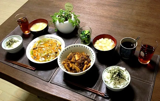 Snapdishの料理写真:新たけのこと牛肉の生姜煮、鰆の野菜あんかけ、ピリ辛きゅうり、ふのお味噌汁、生ふりかけご飯、菊芋茶|pentarouさん