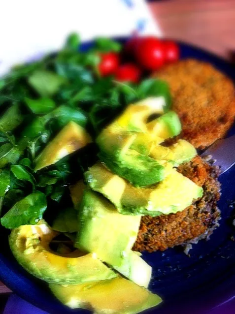 Snapdishの料理写真:Avacado, tomatoes risotto burgers and mixed green salad leaves 😊|🍓Jolejo🍓さん