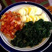 Healthy breakfast- kale, veggie medley and boiled eggs|ashleyさん