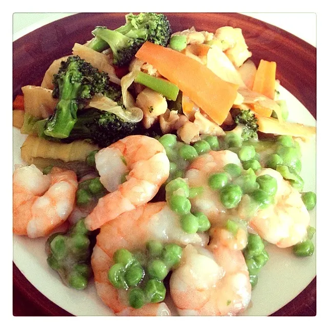 Shrimp with peas and a vegetable and pork stir fry|Miranda ♪(´ε｀ )さん