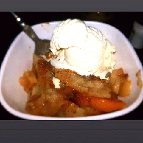 Snapdishの料理写真:Peach Cobbler|Goldaさん