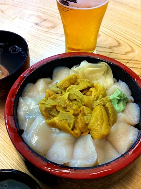 Snapdishの料理写真:ホタテウニ丼 1200円！びっくり！ 青森新鮮市場|Suzuki Akikoさん