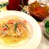 Snapdishの料理写真:スモークサーモンと牛蒡のパスタ|Emiriさん