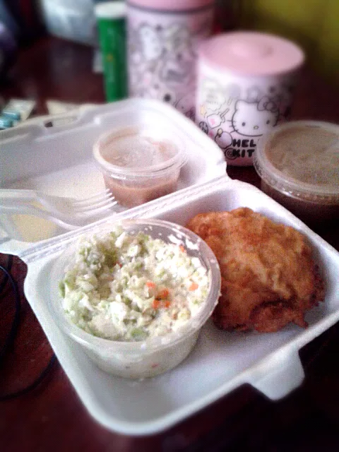 Snapdishの料理写真:kfc original chicken plus coleslaw|fiona leukaさん