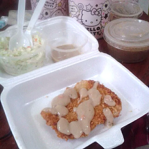 kfc chicken chop.. round 2. gutom si madam!!! breakfast, lunch and dinner naman yan noh. lol|fiona leukaさん