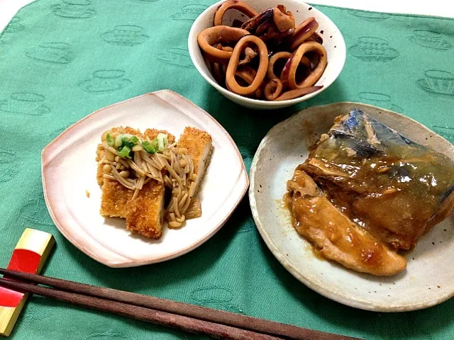 チキンカツのナメタケがけ、サバ味噌、イカの煮付け☆|めぐっぺさん