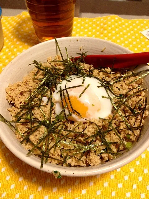 そぼろ丼、温玉のせ|くんさん