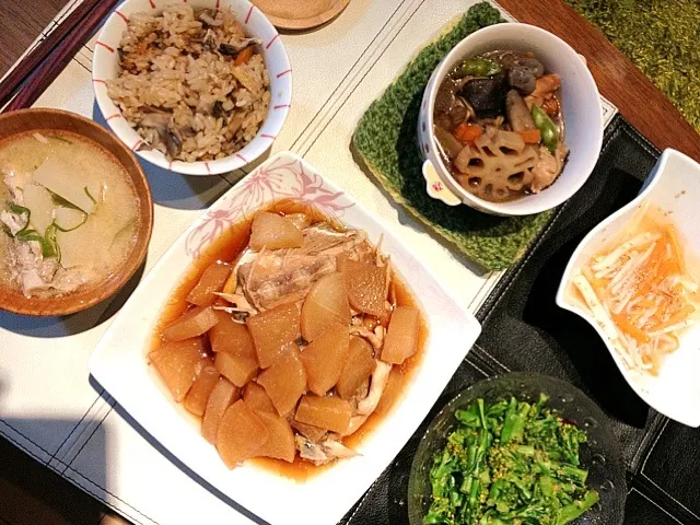 ハマチのアラ煮、筑前煮、なます、舞茸の炊き込み御飯|eriさん