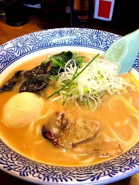 Snapdishの料理写真:味玉ラーメン豚骨醤油|momoさん