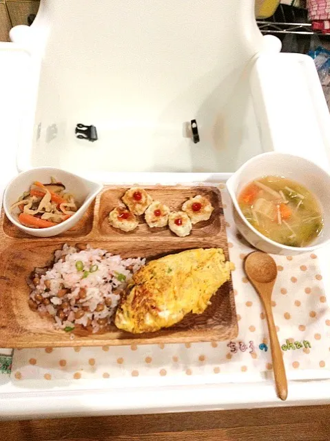 Snapdishの料理写真:chihiroのごはん、梅納豆ごはん、和風オムレツ、切り干し大根、豆腐ハンバーグ、エノキ白菜みそ汁|あっこさんのさん