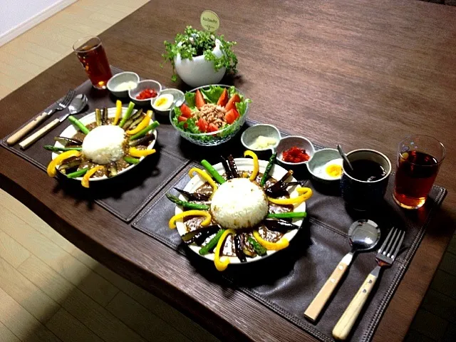 Snapdishの料理写真:牛ミンチと野菜のカレーライス、ツナサラダ、らっきょう＆福神漬け＆茹で卵、菊芋茶|pentarouさん