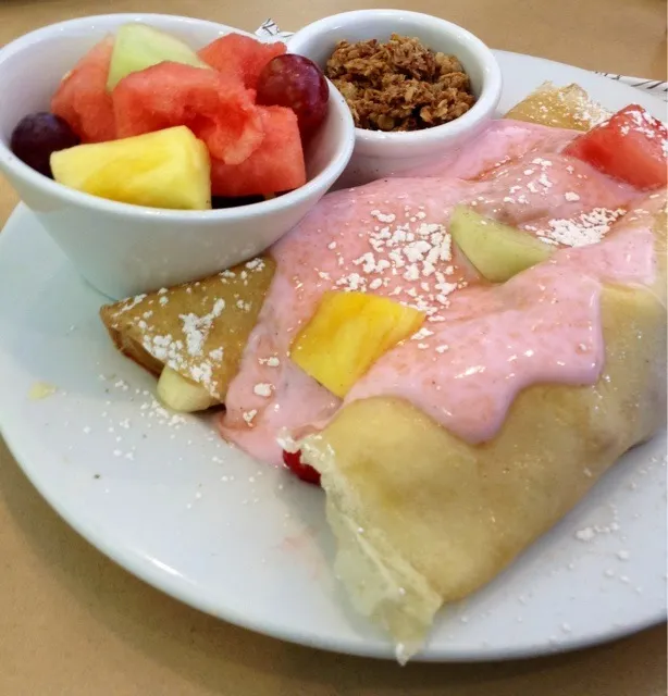 Snapdishの料理写真:Fresh Fruit Crepes With strawberry yogurt and granola|Romeoさん