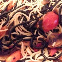 Cuttlefish pasta with champignons, cherry tomatoes and spices|madalinaさん