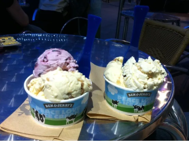 Oh my! Apple pie and cherry Garcia on the left. Oh my! Apple pie with chubby hubby on the right|Fredさん